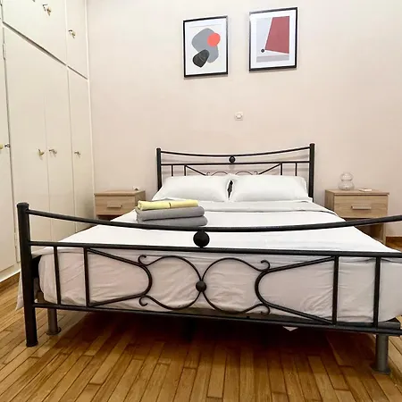Smart Near The Metro Apartment Athens